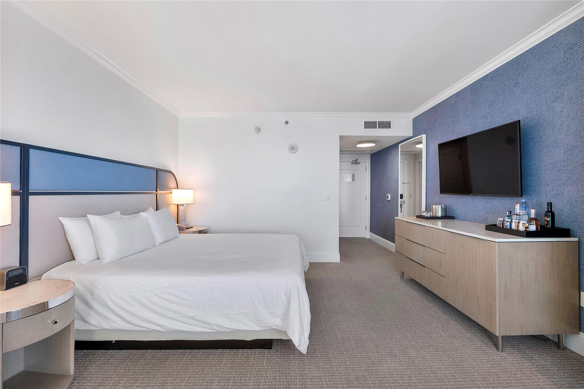 4401 Collins Avenue, Unit 2701 Miami Beach, FL 33140 - Photo 18 of 43 Photo 18