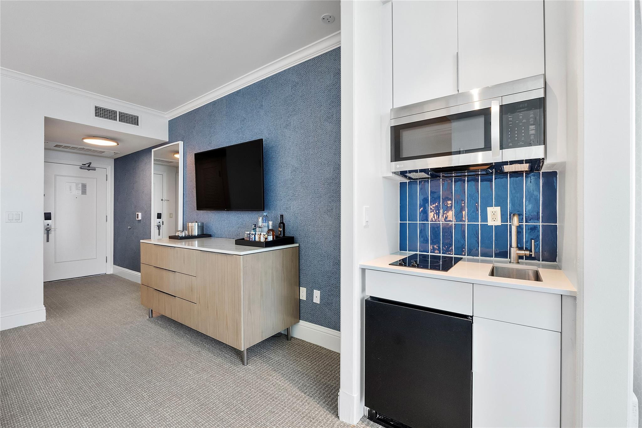 4401 Collins Avenue, Unit 2701 Miami Beach, FL 33140 - Photo 19 of 43 Photo 19