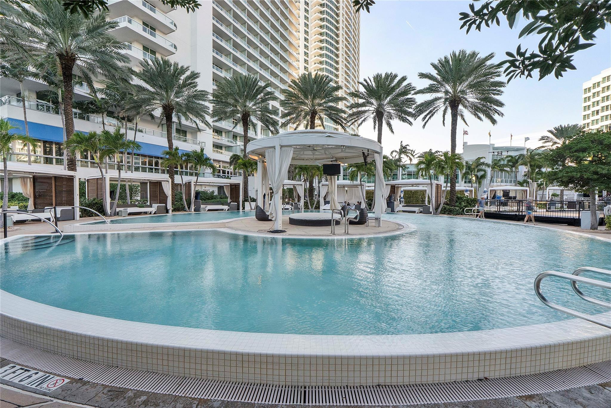 4401 Collins Avenue, Unit 2701 Miami Beach, FL 33140 - Photo 30 of 43 Photo 30