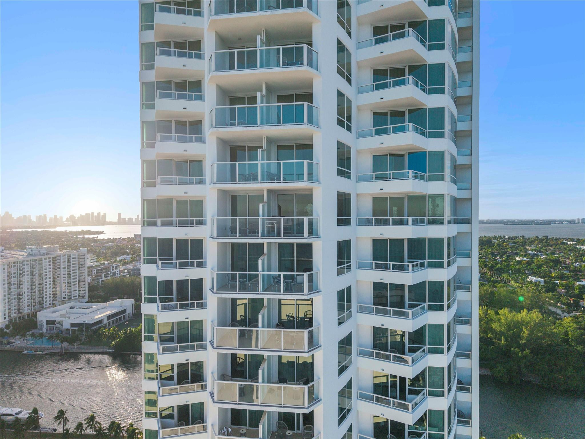 4401 Collins Avenue, Unit 2701 Miami Beach, FL 33140 - Photo 4 of 43 Photo 4