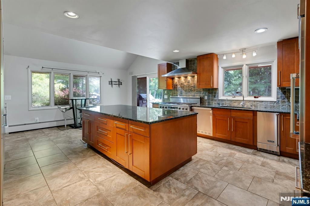 737 Ridge Road Butler, NJ 07405 - Photo 6 of 31