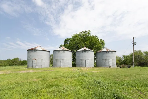 $425,000 | 214 20000 Road, Cherryvale, KS 67335