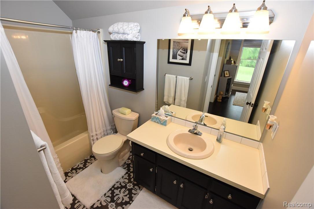 7100 Elms Road Swartz Creek, MI 48473 - Photo 19 of 25 Full Bath