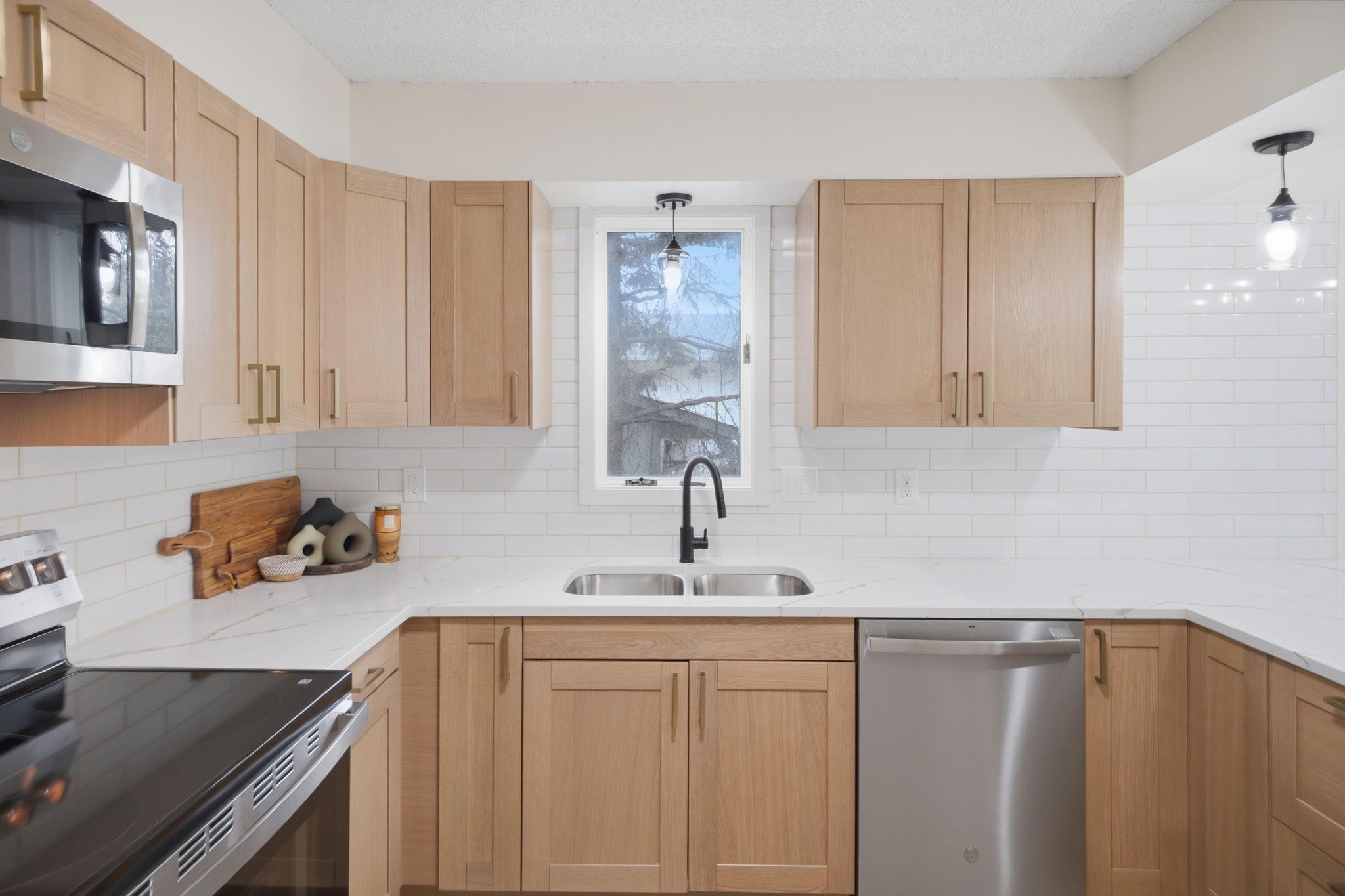 3910 65th Street East Inver Grove Heights, MN 55076 - Photo 5 of 32