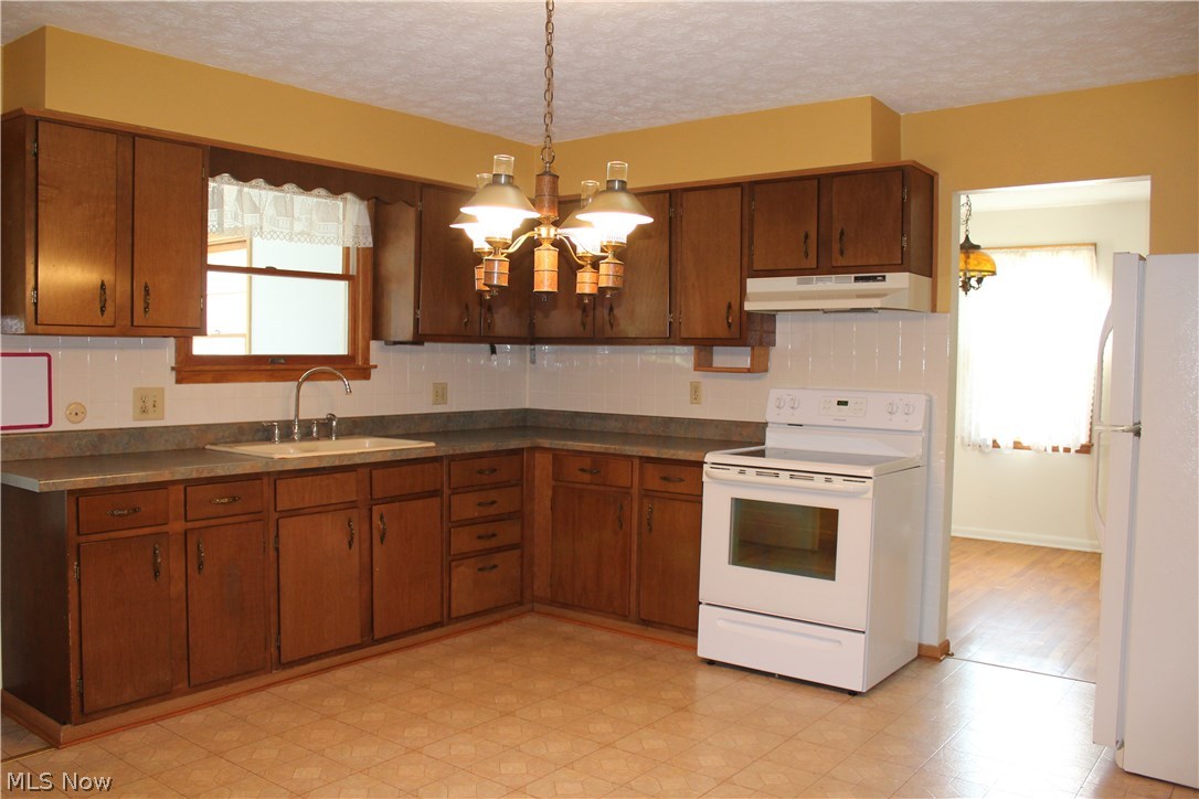 3889 Easton Road Norton, OH 44203 - Photo 2 of 14 Gallery Image 2