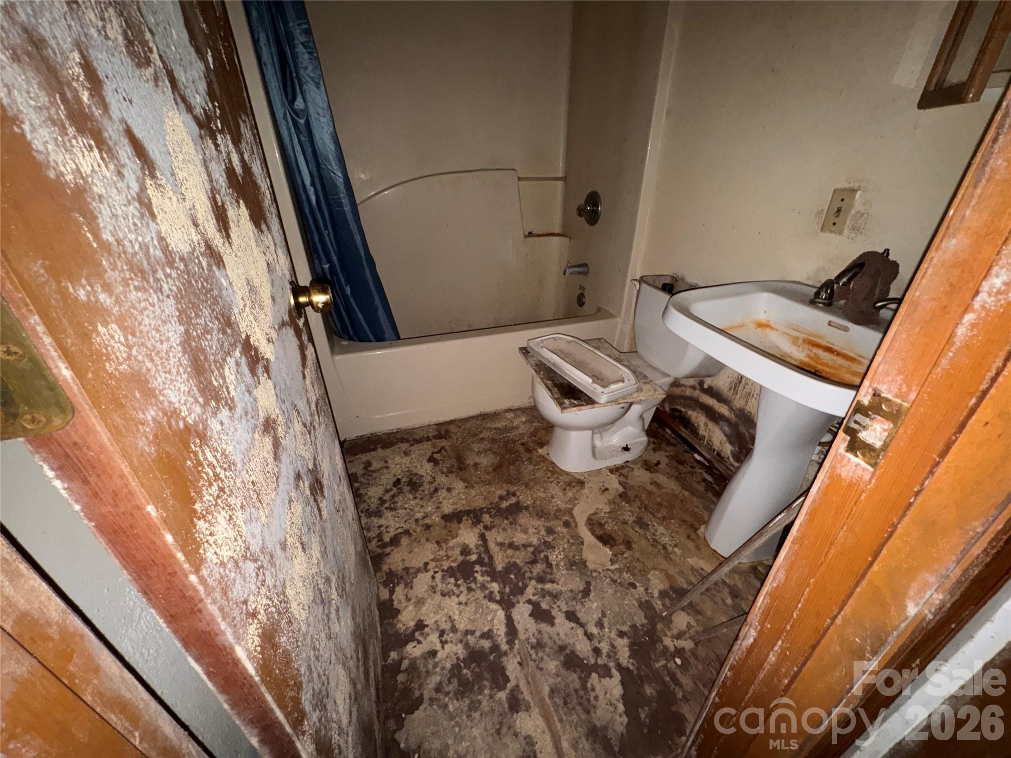 330 The Road, Unit 20 Robbinsville, NC 28771 - Photo 11 of 12 a bathroom with a toilet and a shower