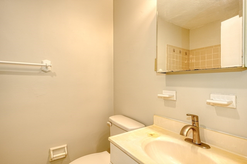 915 Edgell Road, Unit 60 Framingham, MA 01701 - Photo 13 of 14 Gallery Image 13