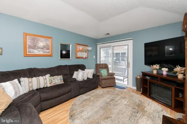 $299,999 | 662 Barbados Drive, Williamstown, NJ 08094