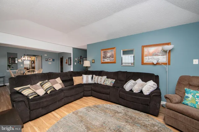 $299,999 | 662 Barbados Drive, Williamstown, NJ 08094