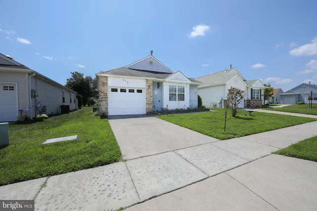 $299,999 | 662 Barbados Drive, Williamstown, NJ 08094