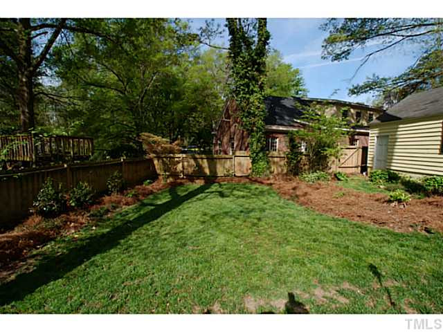 903 Canterbury Road Raleigh, NC 27607 - Photo 21 of 22 Yard