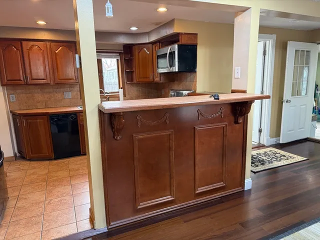 $279,000 | 63 Peer Street, Springfield, MA 01109