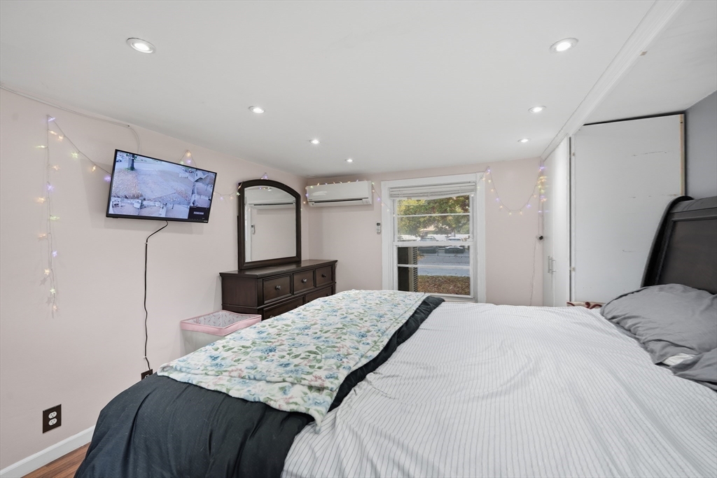 63 Peer Street Springfield, MA 01109 - Photo 27 of 41