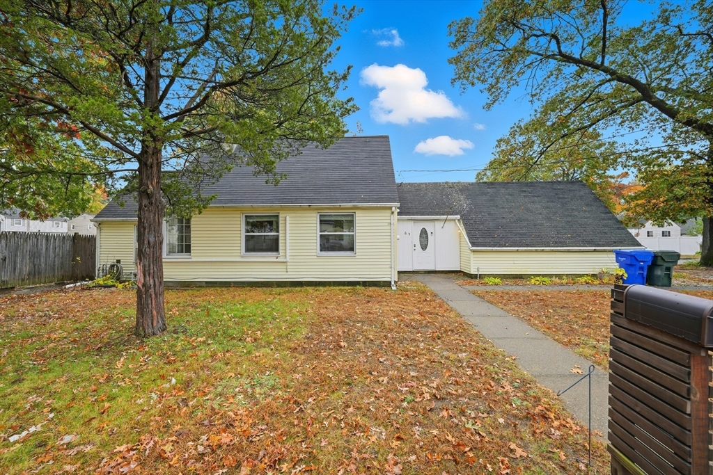 63 Peer Street Springfield, MA 01109 - Photo 3 of 41