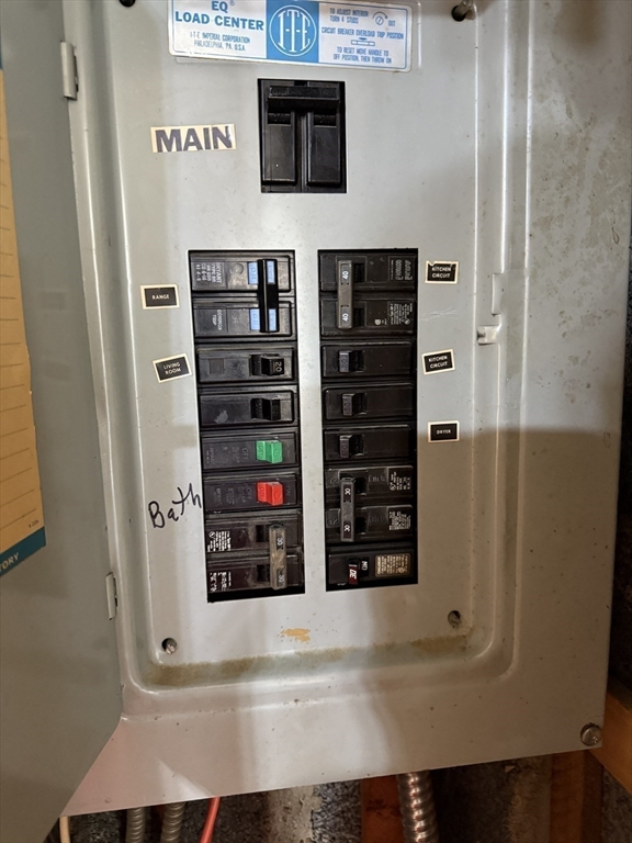 63 Peer Street Springfield, MA 01109 - Photo 39 of 41 a view of walk in closet