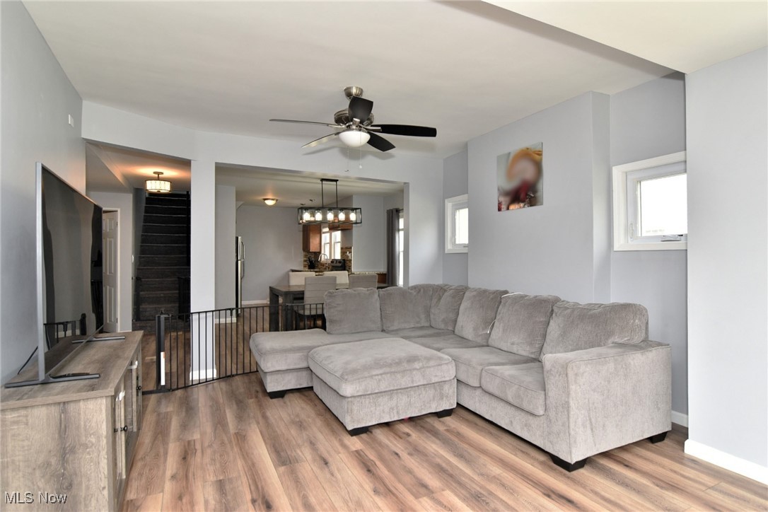 4498 Telhurst Road Cleveland, OH 44121 - Photo 5 of 33