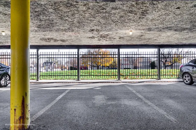 $164,900 | 9820 South Pulaski Road, Unit 314, Oak Lawn, IL 60453