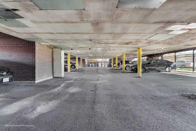 $164,900 | 9820 South Pulaski Road, Unit 314, Oak Lawn, IL 60453