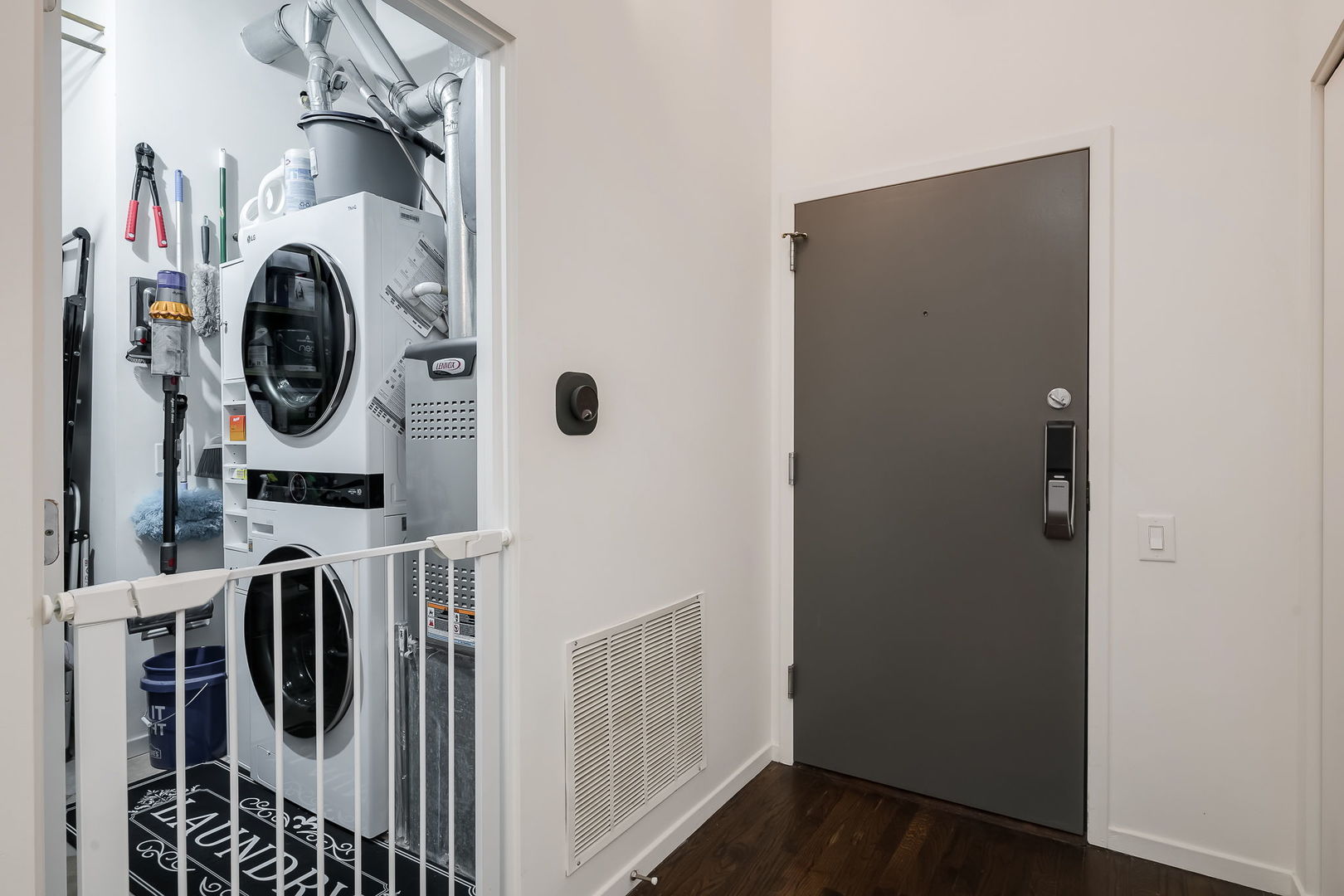 Undisclosed Address Chicago, IL 60607 - Photo 20 of 23