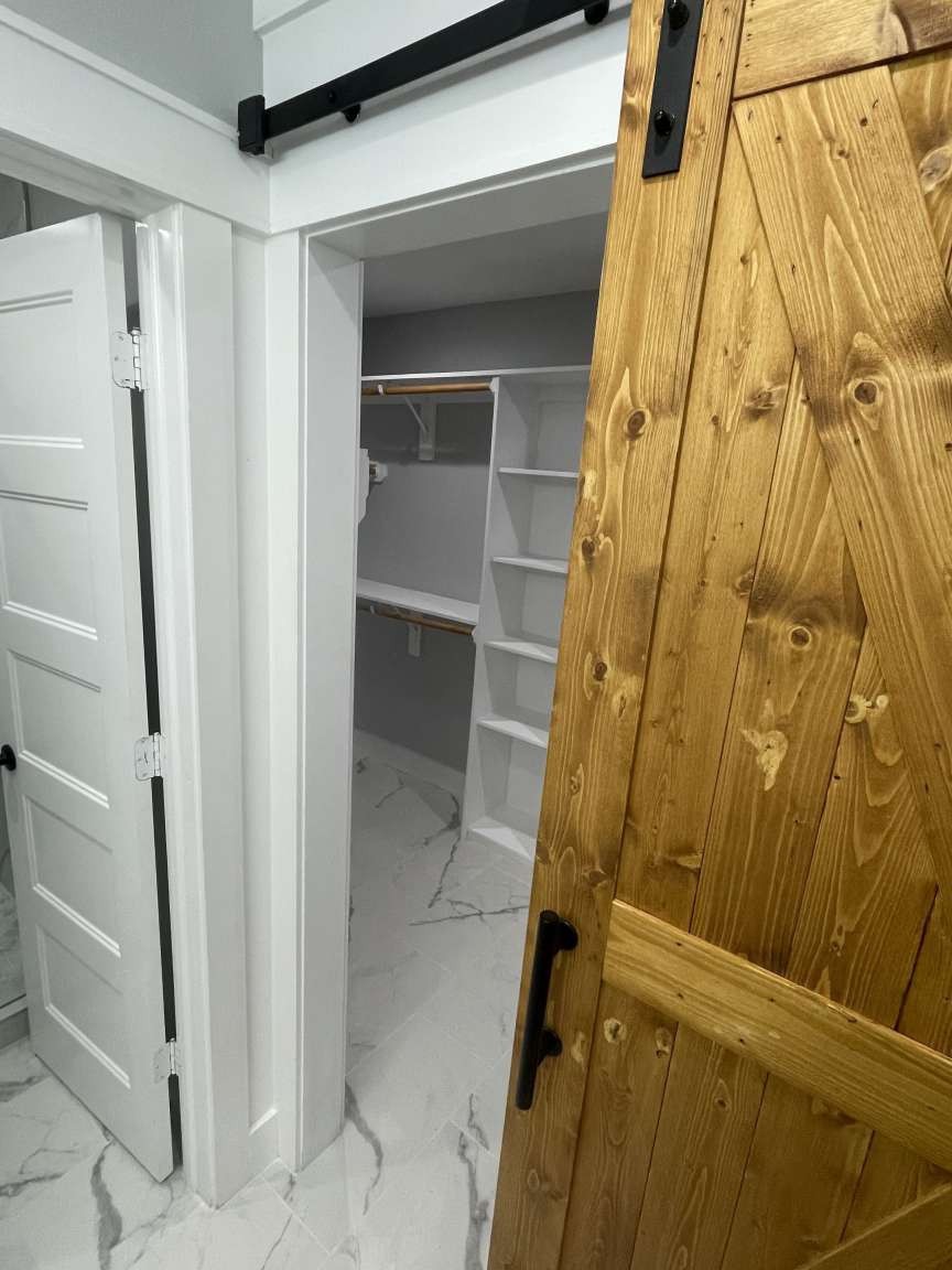 12122 Chimney Rock Road Houston, TX 77035 - Photo 27 of 33 a view of walk in closet