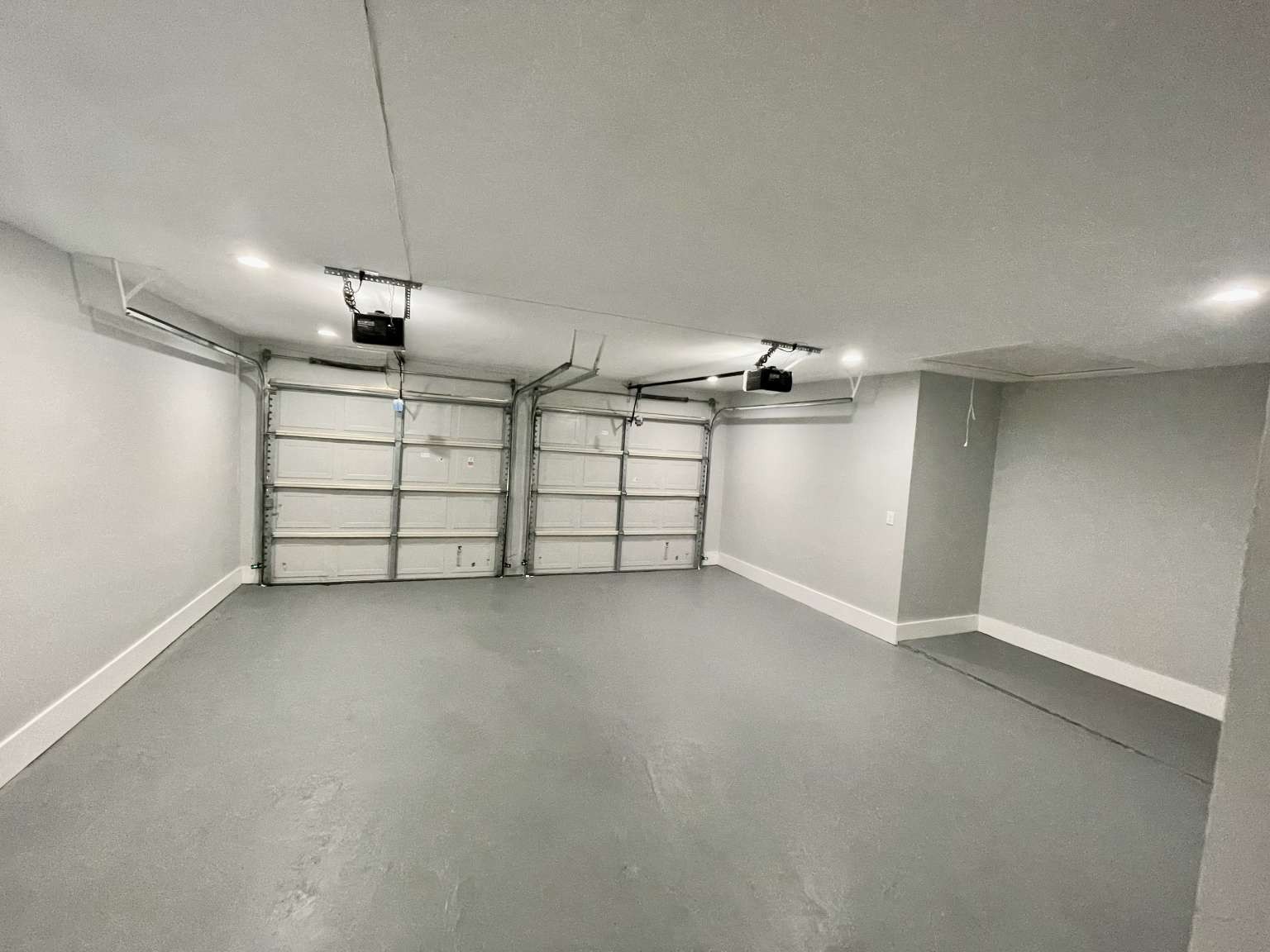 12122 Chimney Rock Road Houston, TX 77035 - Photo 29 of 33 a view of a garage