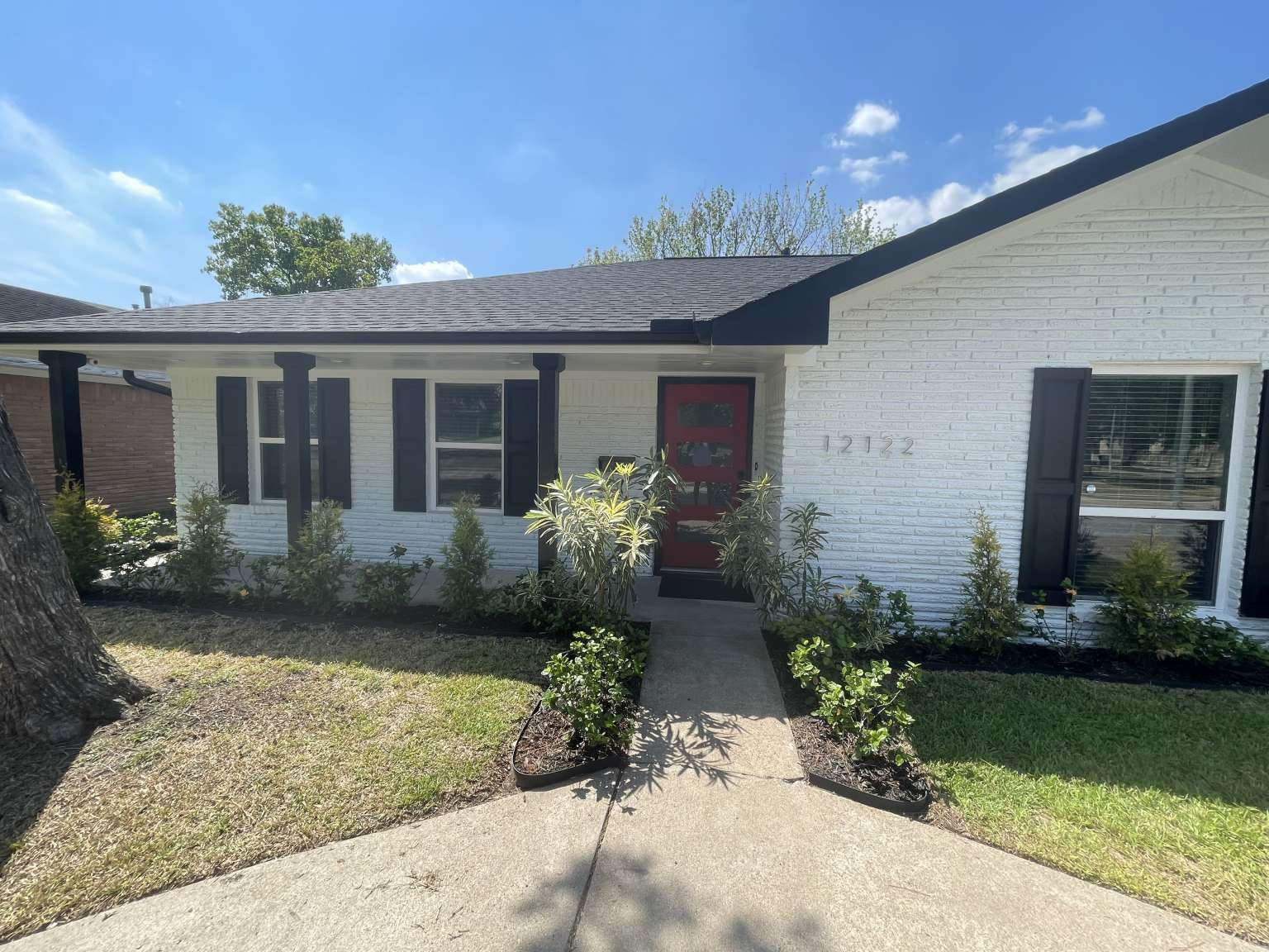 12122 Chimney Rock Road Houston, TX 77035 - Photo 4 of 33 a front view of a house with garden