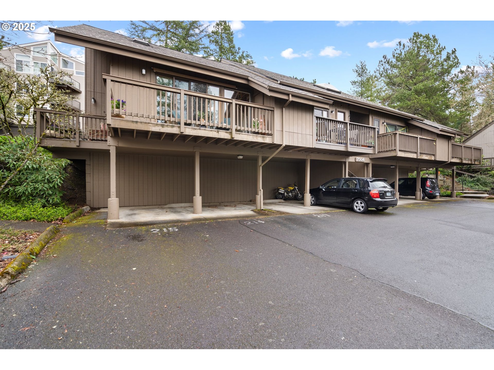 7504 Southwest Barnes Road Portland, OR 97225 - Photo 2 of 29 Gallery Image 2
