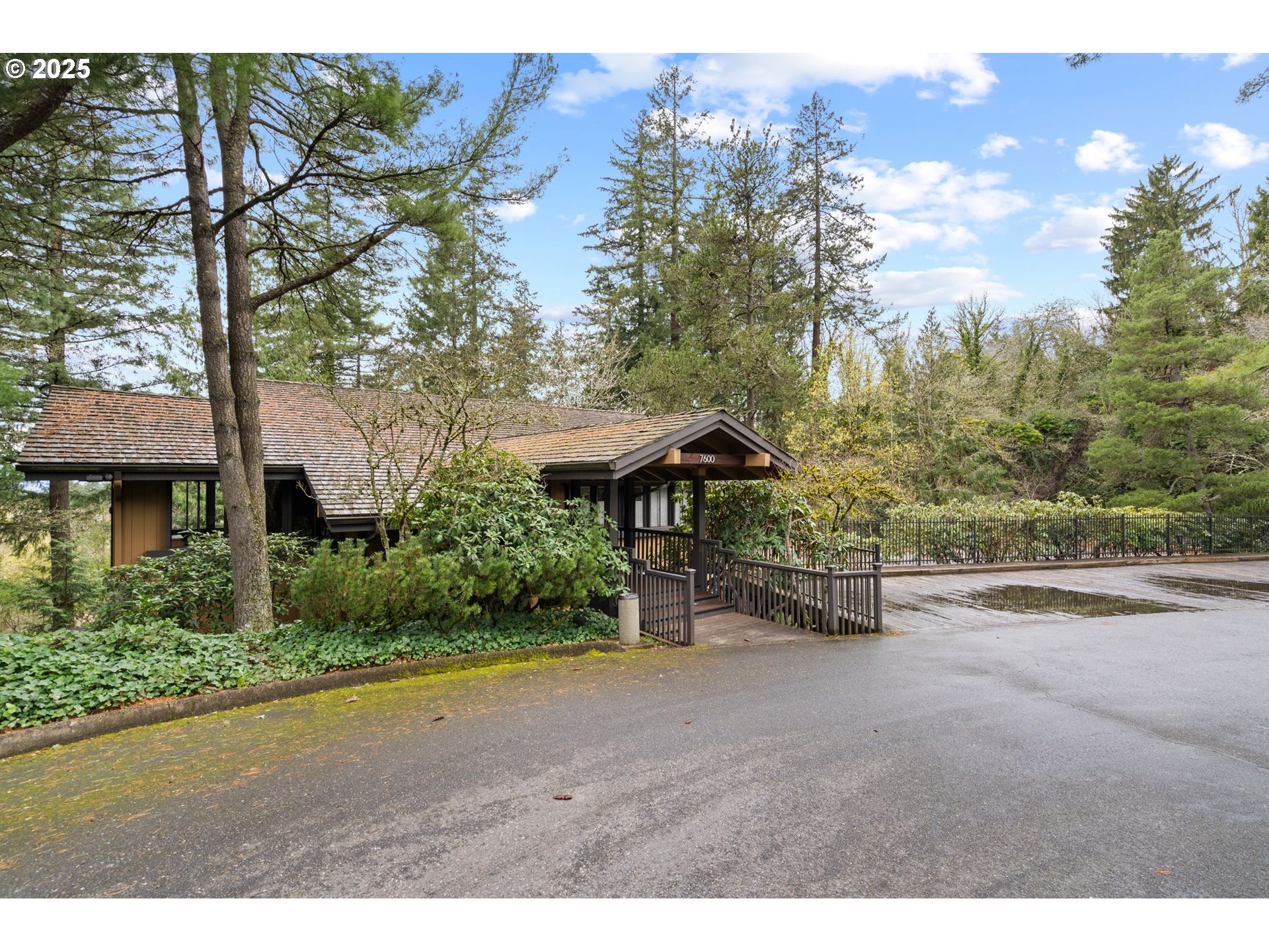7504 Southwest Barnes Road Portland, OR 97225 - Photo 23 of 29 Gallery Image 23