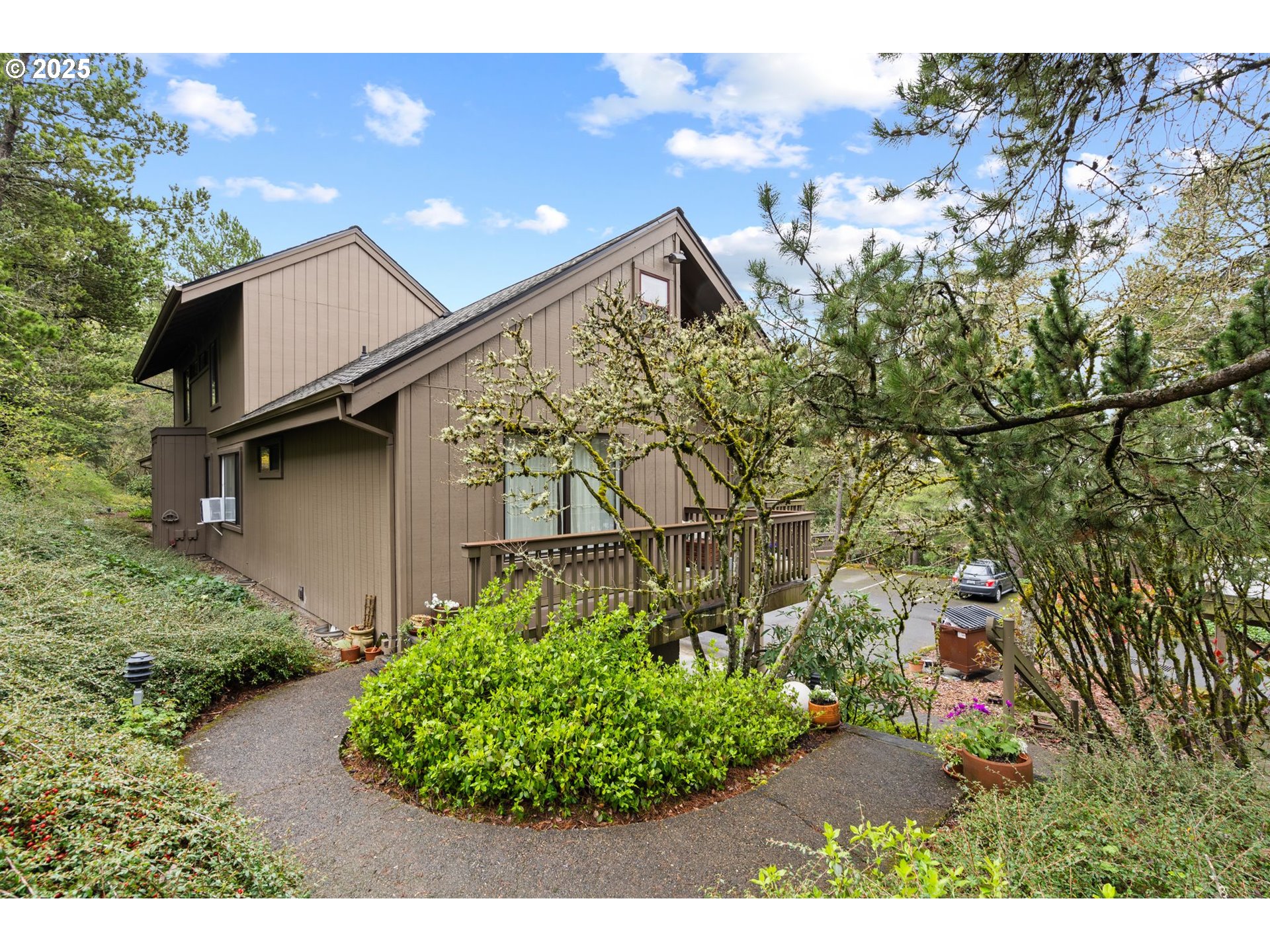 7504 Southwest Barnes Road Portland, OR 97225 - Photo 3 of 29 Gallery Image 3