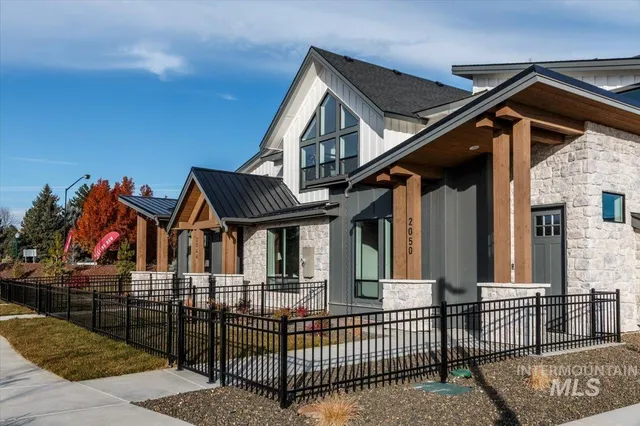 $499,900 | 2046 West Freya Court, Eagle, ID 83616