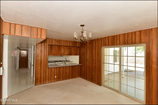 a close view of sink and tap