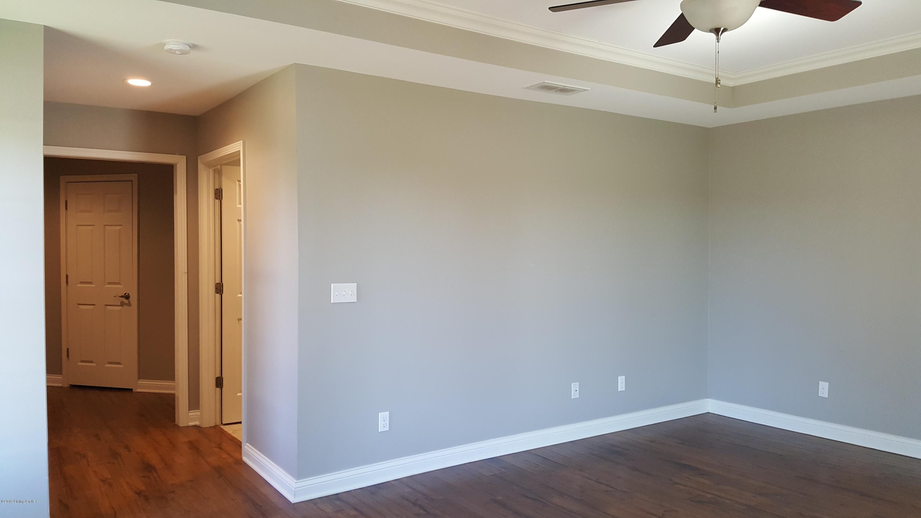 3255 Lawrenceburg Road Bloomfield, KY 40008 - Photo 17 of 36 3255 Master Bed