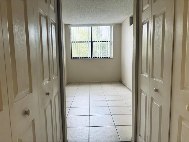 $1,350 | 2401 Riverside Drive, Unit 311B, Coral Springs, FL 33065