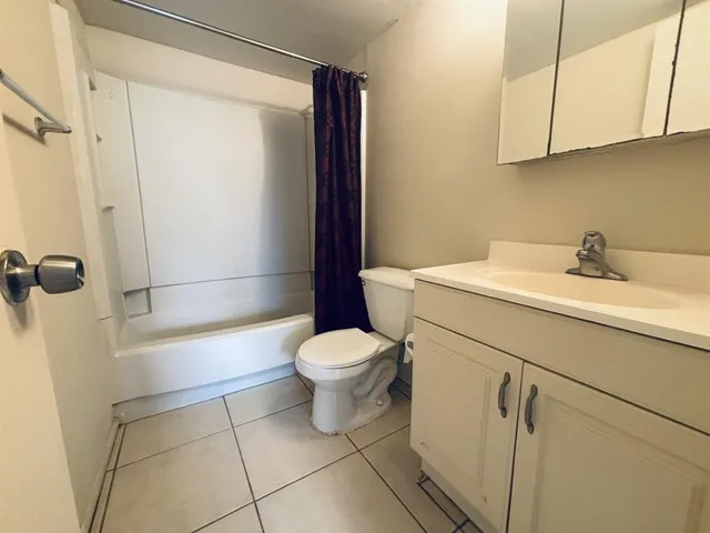 $1,350 | 2401 Riverside Drive, Unit 311B, Coral Springs, FL 33065