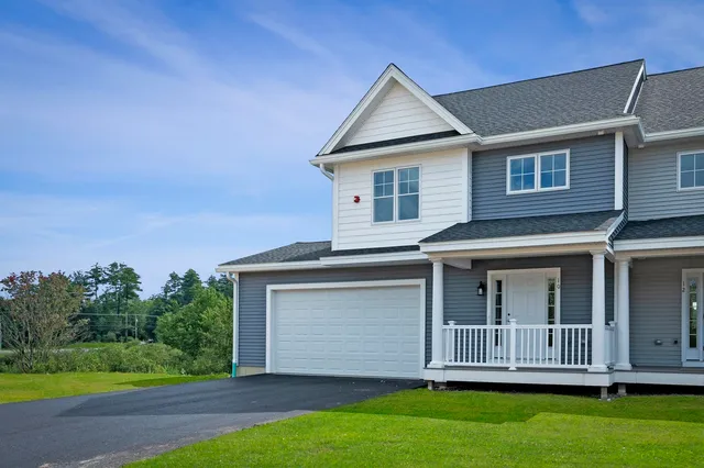 $484,900 | 1 Autumn Lane, Raymond, NH 03077