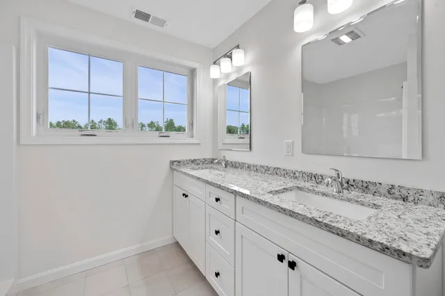 $484,900 | 1 Autumn Lane, Raymond, NH 03077