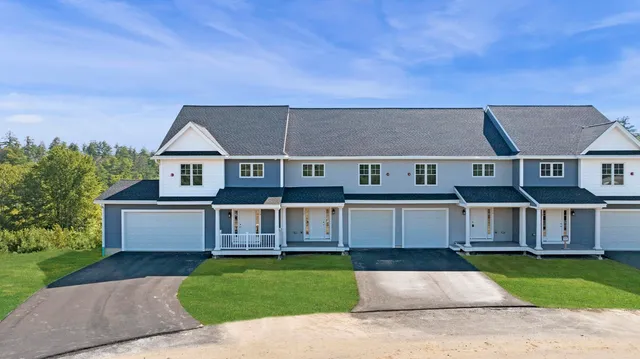 $484,900 | 1 Autumn Lane, Raymond, NH 03077