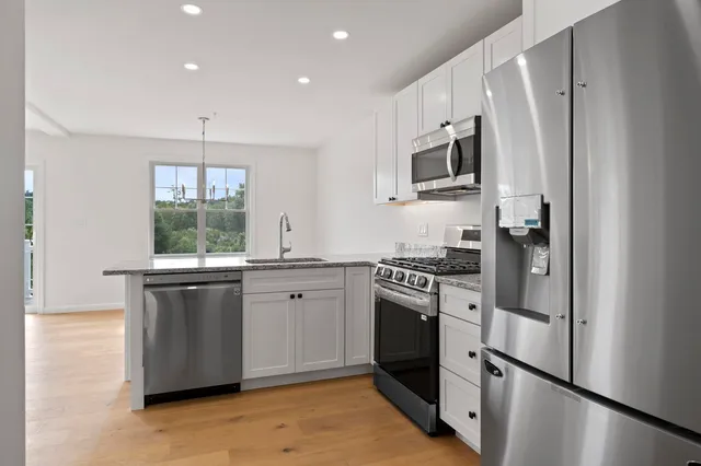 $484,900 | 1 Autumn Lane, Raymond, NH 03077