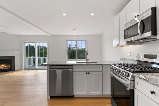 $484,900 | 1 Autumn Lane, Raymond, NH 03077