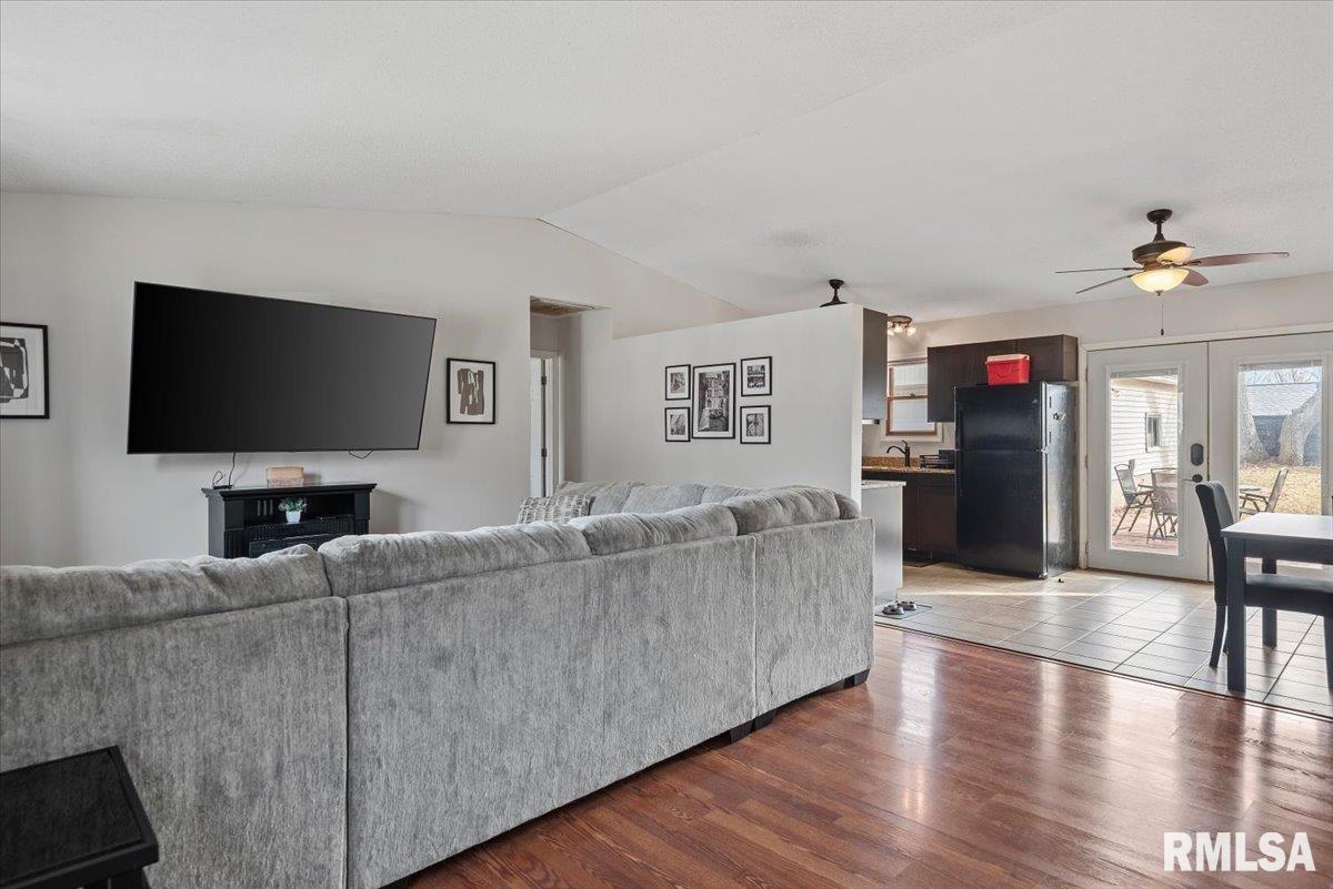 904 Diane Court Springfield, IL 62702 - Photo 2 of 25