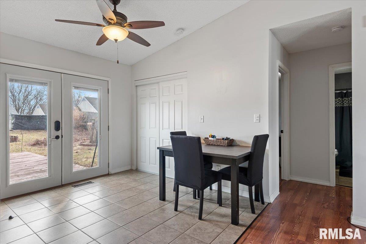 904 Diane Court Springfield, IL 62702 - Photo 7 of 25