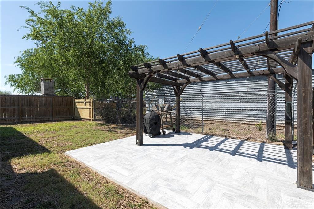 503 Northern Dancer Avenue Edinburg, TX 78539 - Photo 11 of 34 a view of a backyard