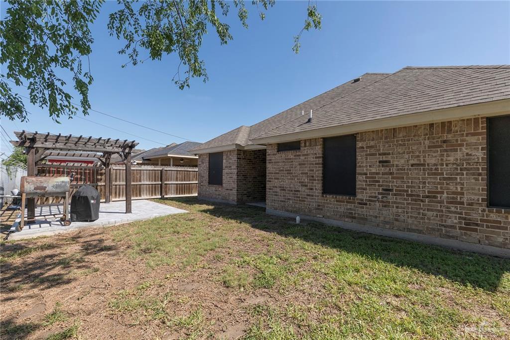 503 Northern Dancer Avenue Edinburg, TX 78539 - Photo 9 of 34 a view of a backyard