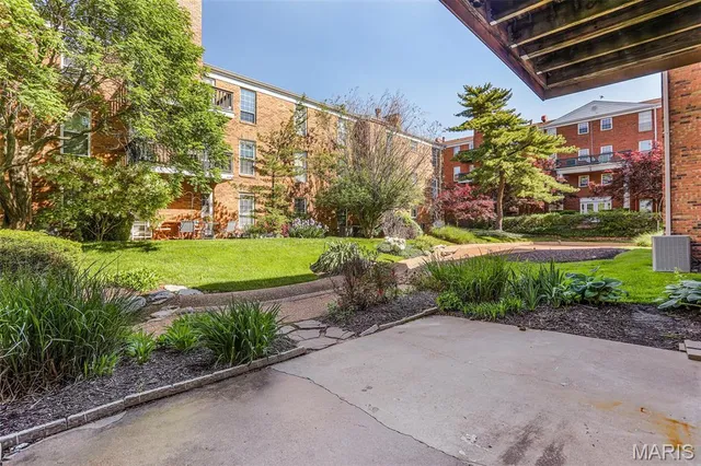 $99,900 | 10381 Oxford Hill Drive, Unit 6, St. Louis, MO 63146