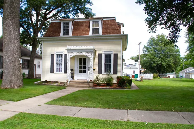 $154,900 | 110 West 10th Street, Streator, IL 61364