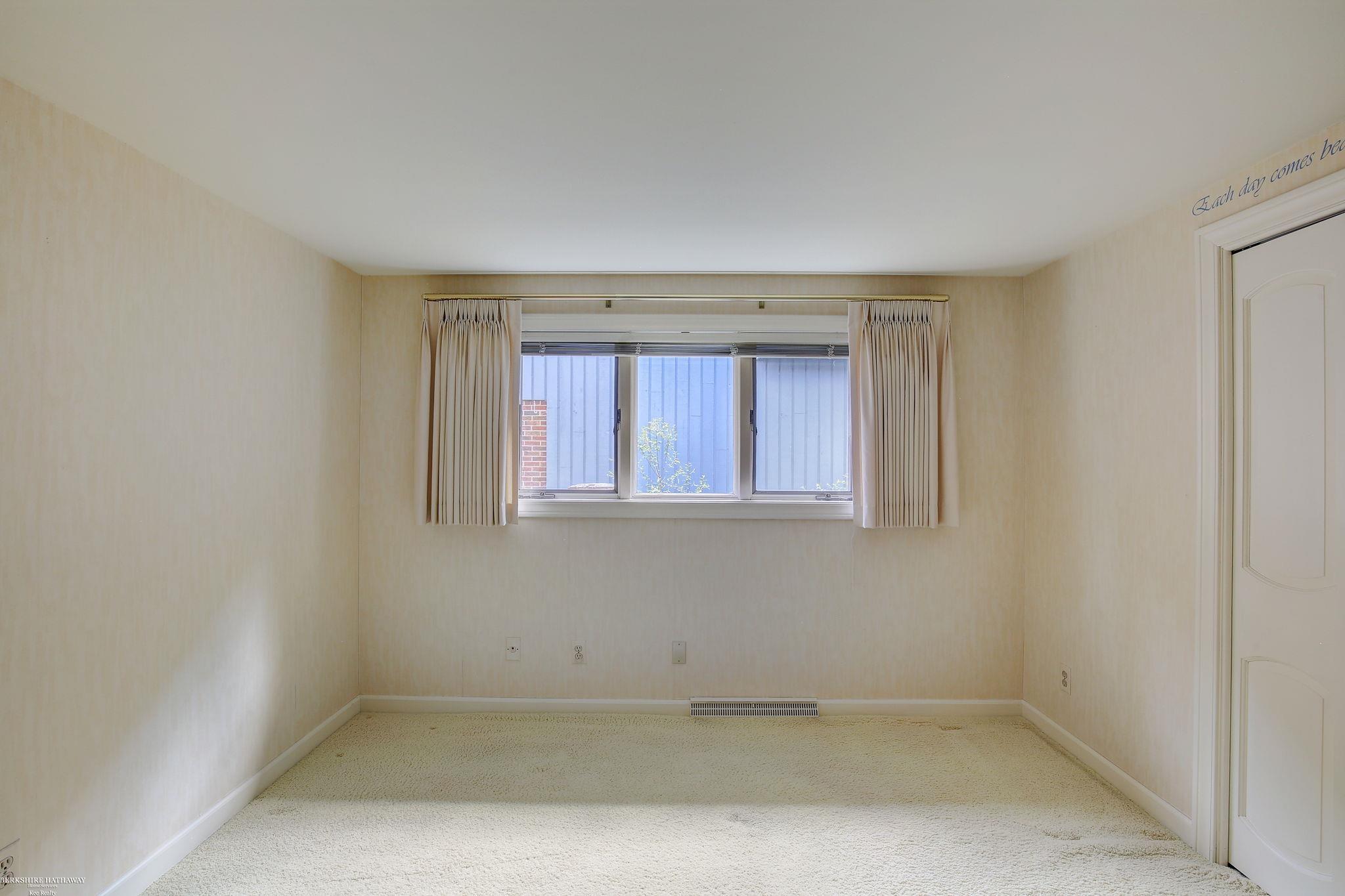 4880 Lakeshore Road Fort Gratiot, MI 48059 - Photo 27 of 69 50142242-c71ad271-26ae-4ace-9450-849d28848cc2.JPG