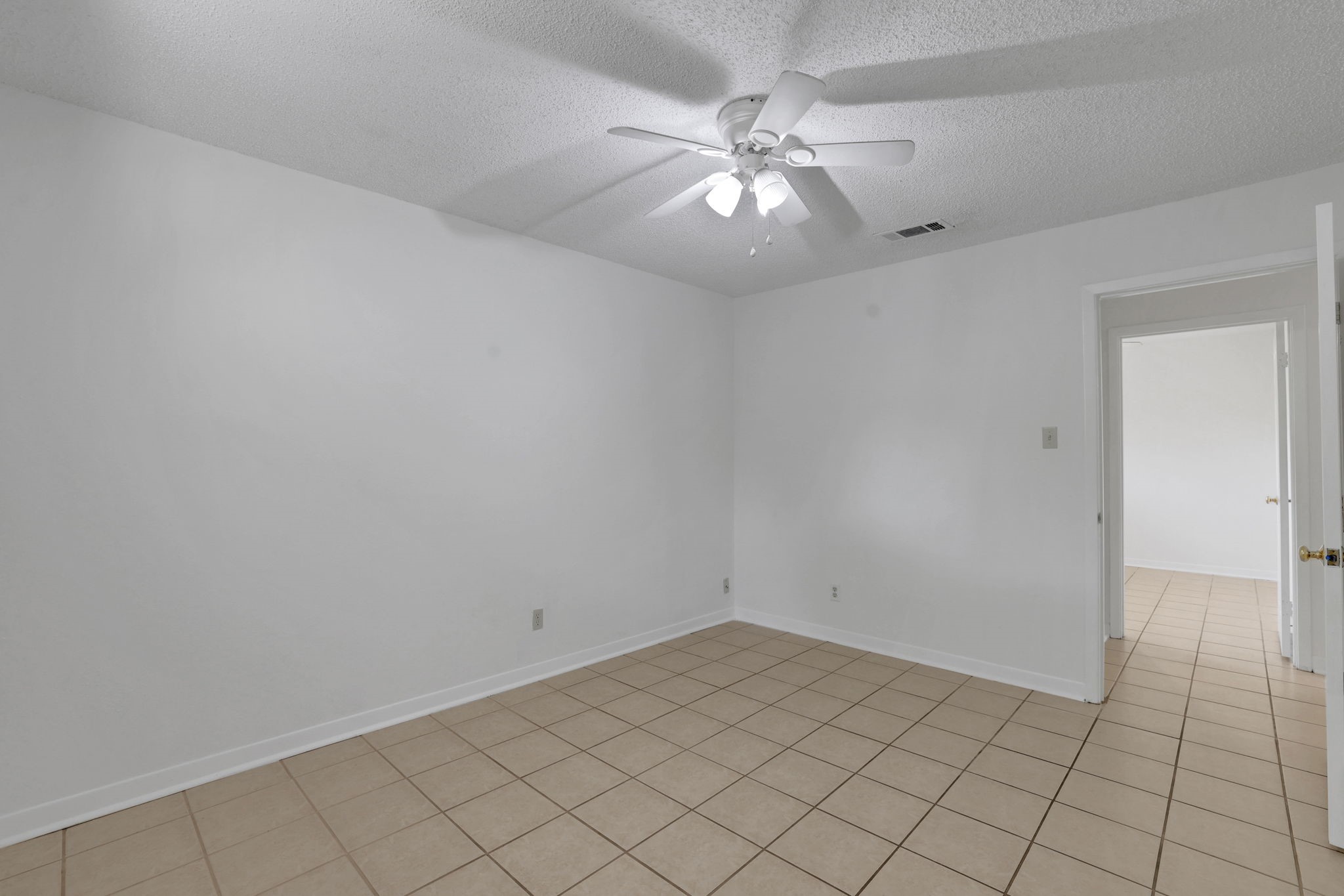 113 Hillendale Street Livingston, TX 77351 - Photo 20 of 36 Guest bedroom 1