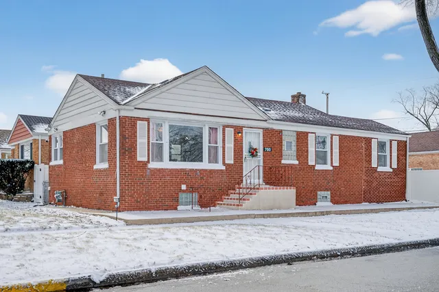 $299,900 | 700 22nd Avenue, Bellwood, IL 60104