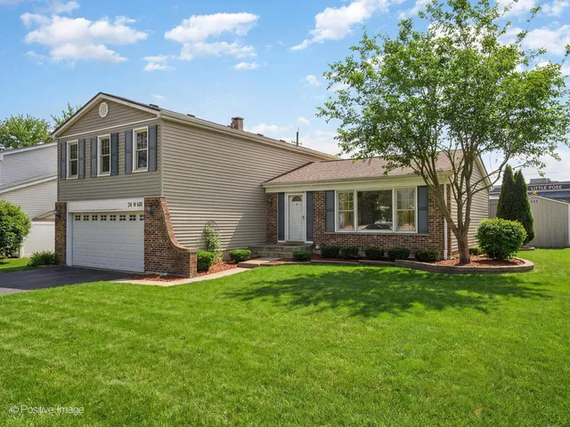 $500,000 | 24W681 Woodcrest Drive, Naperville, IL 60540