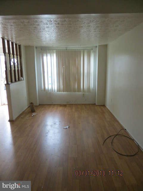 2421 Ridgely Street Baltimore, MD 21230 - Photo 3 of 9 Living Room